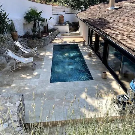 Maison Bali * Ним
